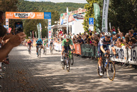Zväčšiť fotografiu - Hviezdy dorazili do cieľa v púchove - TSK_okolo SR PU_mini-18